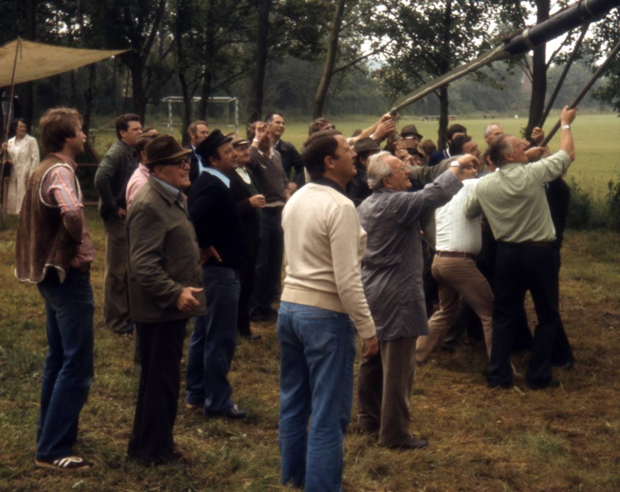 Historische Aufnahme eines gemeinsamen Gildeschießens
